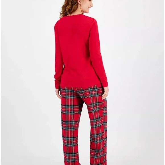 Macy’s Brinkley plaid Ladies Christmas pajamas size medium. NWT